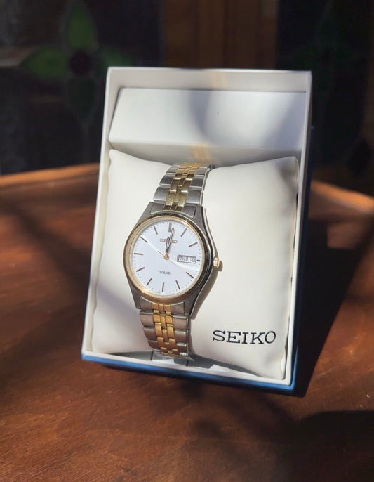 New Men’s Solar-Powered Seiko Analog Watch, Sleek Two-Toned Gold/Silver Bracelet, Pristine Condition